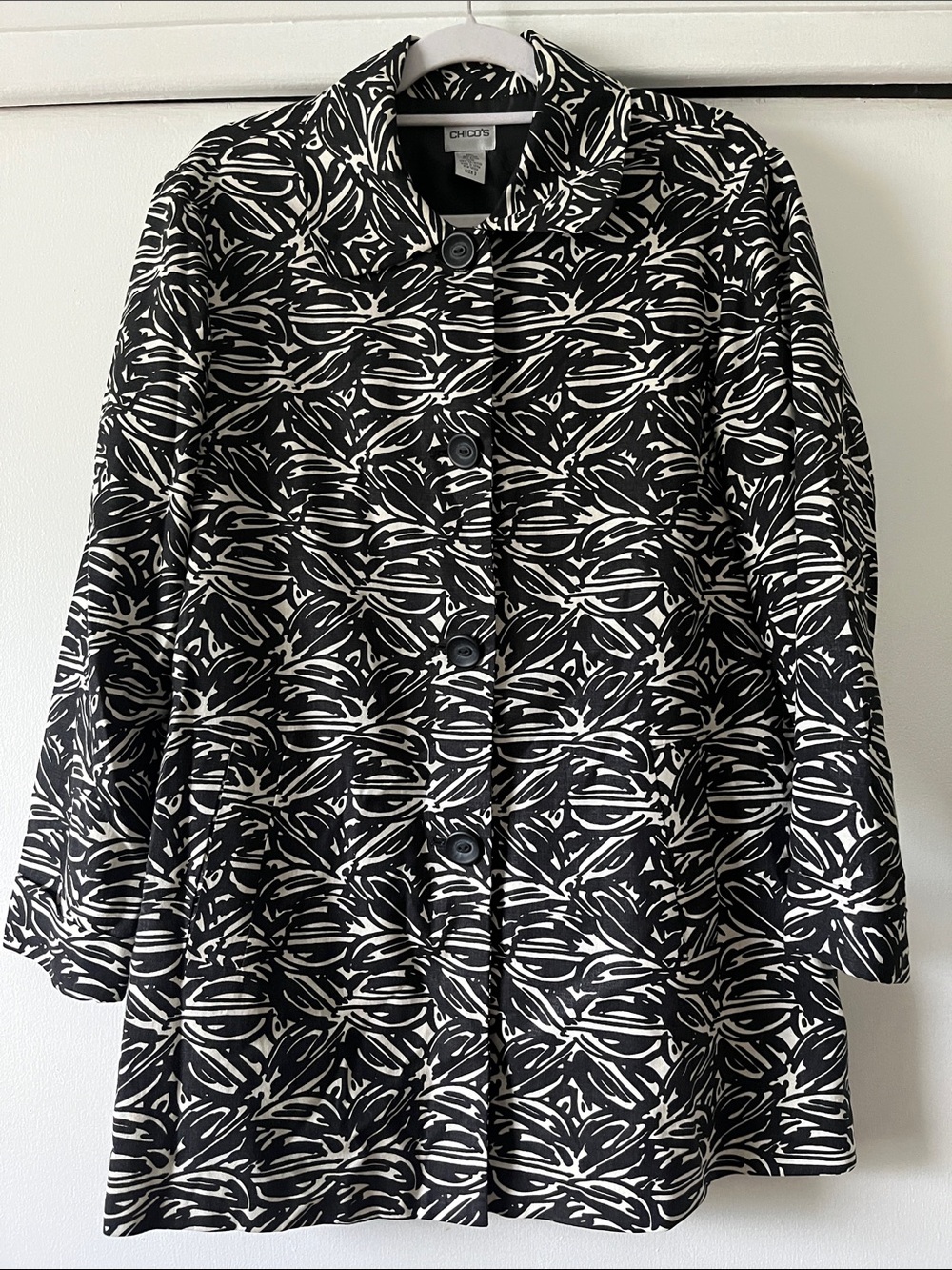 Chico's Black & White Patterned Lightweight Coat